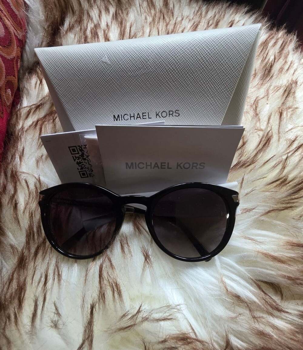Michael Kors round sunglasses black with case